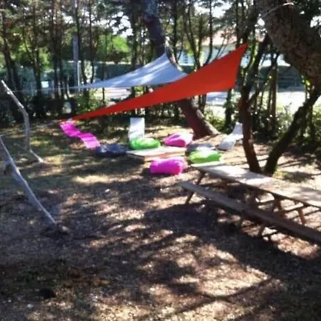 16 Personnes, A 300m מלון לבן